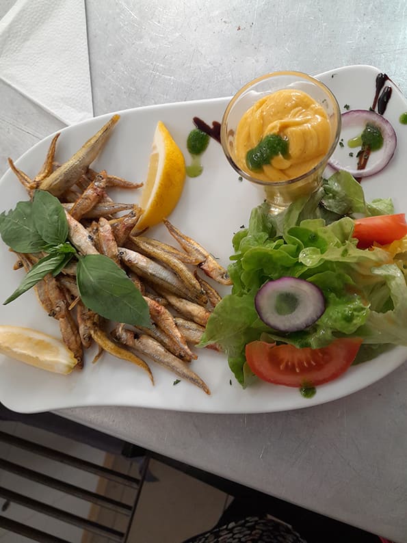Bar et cuisine du restaurant La Marina à Agde