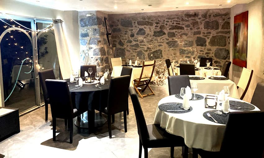 Terrasse du restaurant La Marina Agde avec vue sur l'Hérault